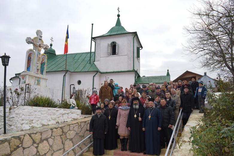 ps-antonie-de-orhei-la-parohia-adormirea-maicii-domnului-din-dereneu-calarasi-22-noiembrie-2017-0