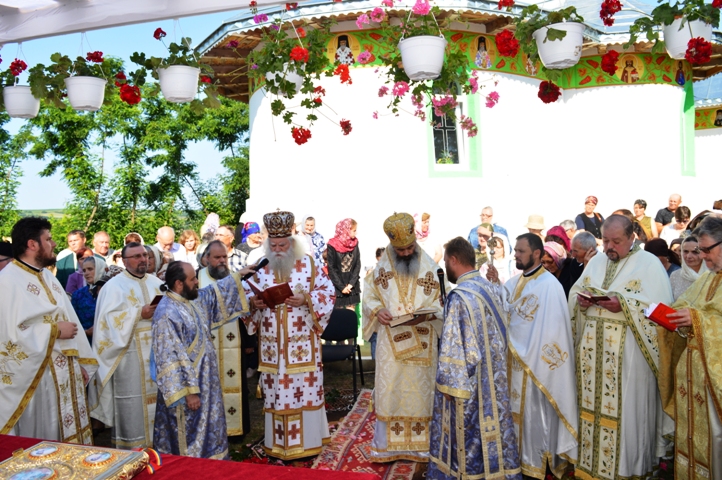 ps-antonie-de-orhei-la-sfintirea-bisericii-din-satul-nou-botosani-25-iunie-2017