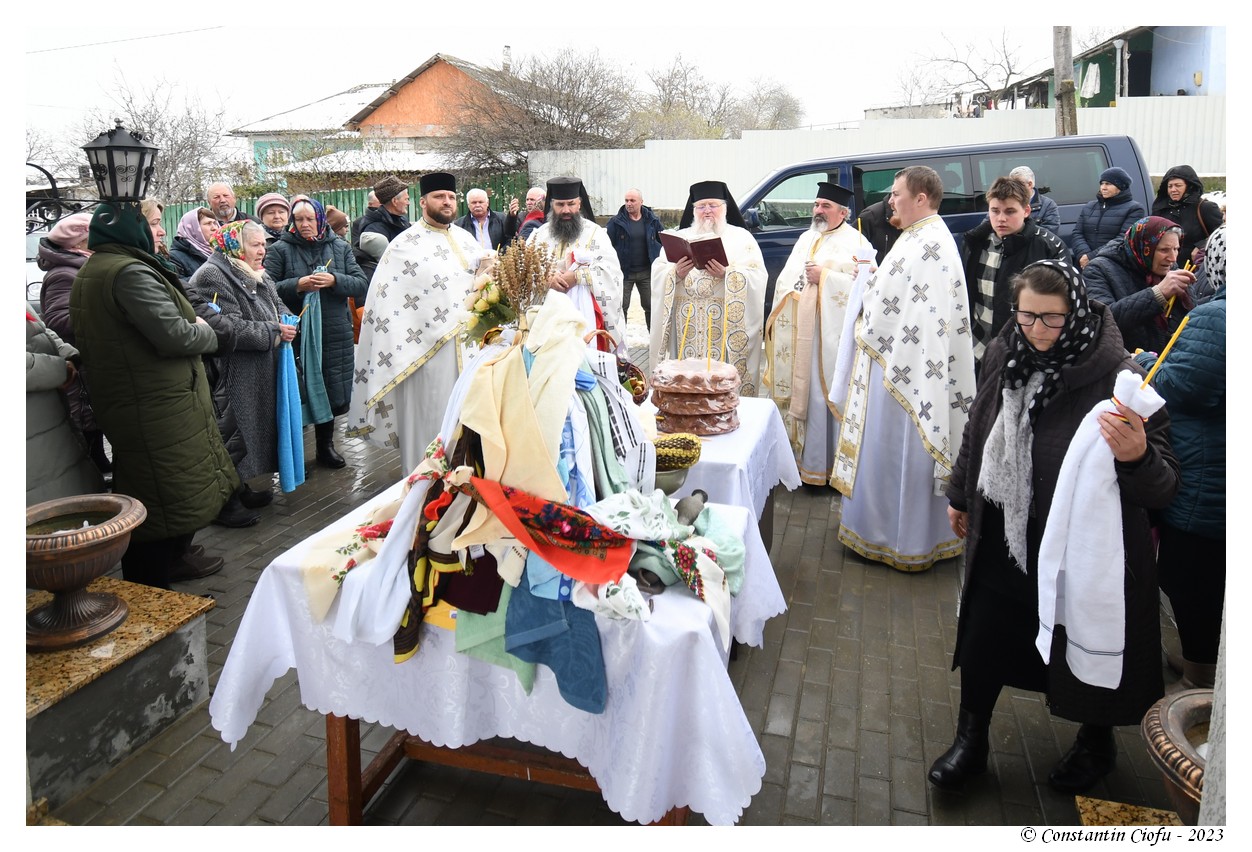 Parohia Romanovca a primit în dar un nou clopot oferit de obștea Mănăstirii Hadâmbu la sărbătoarea Bunei Vestiri