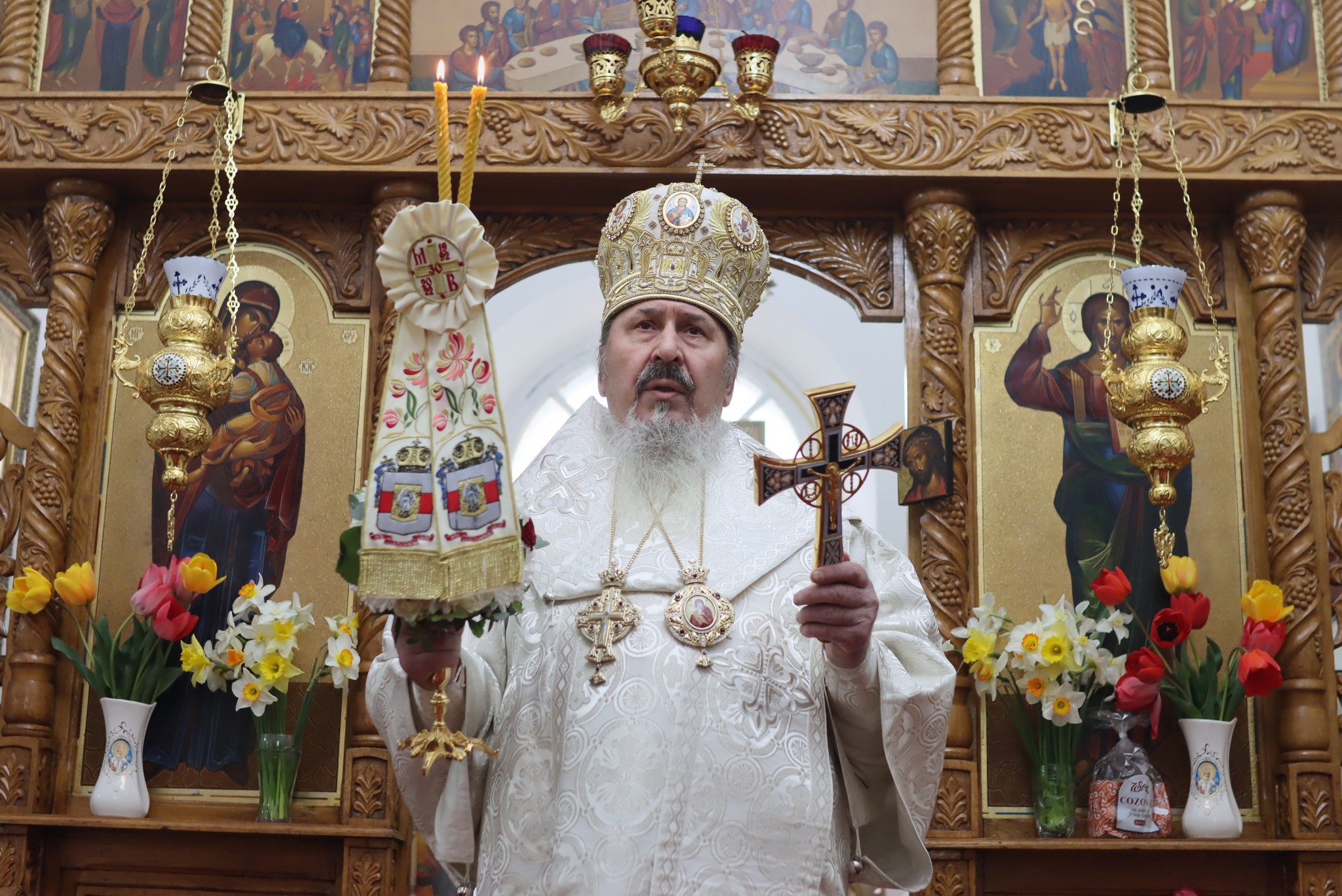 Începutul Săptămânii Luminate marcat prin Sfânta Liturghie la Paraclisul Mitropolitan