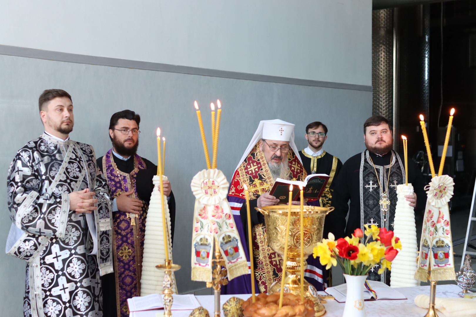 Părintele Mitropolit PETRU a binecuvântat vinul pascal și liturgic a Combinatului de vinuri „Cricova”
