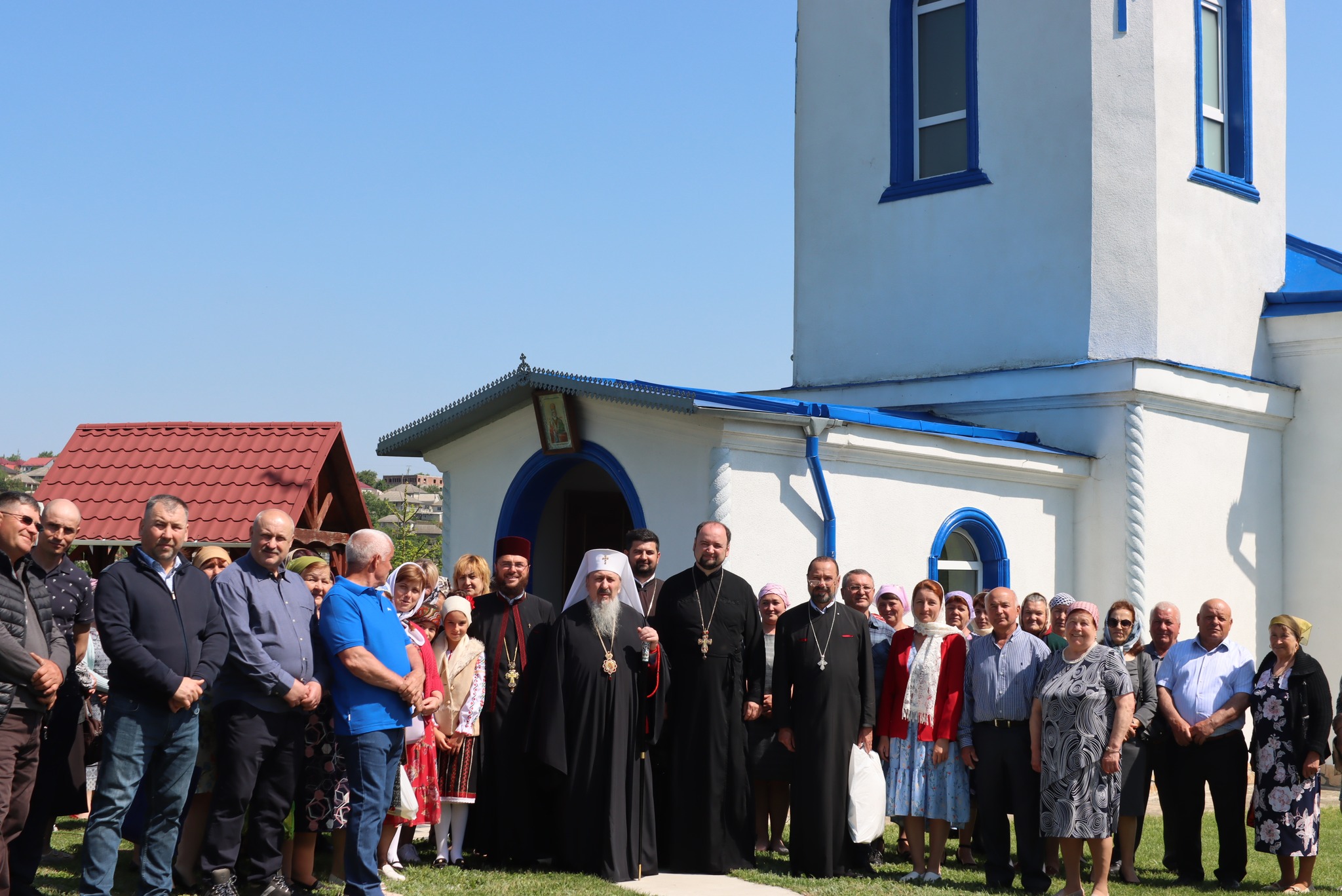 Prilej de sărbătoare în Parohia „Sfântul Ierarh Nicolae” din satul Pojorăni: Înaltpreasfințitul Părinte Petru a oficiat Sfânta Liturghie, în ziua de hram