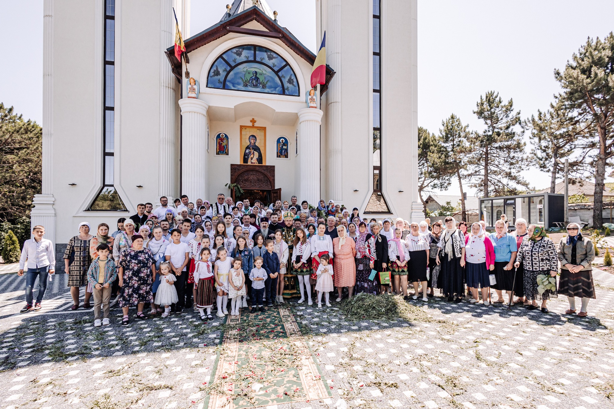 Parohia din Ratuș primește binecuvântarea arhierească în Duminica Mare a Cincizecimii