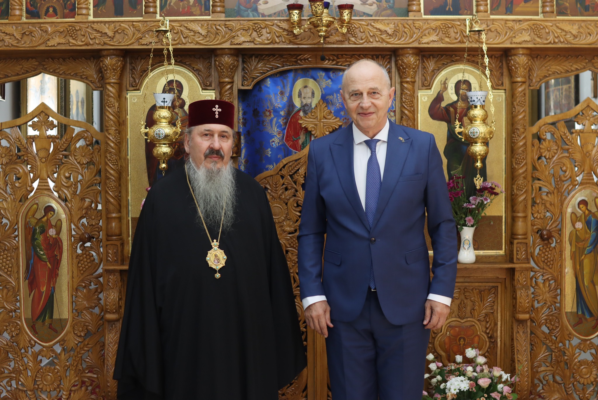 Vizită importantă la Mitropolia Basarabiei: Secretarul General Adjunct al NATO, Domnul Mircea Geoană, discută cu ÎPS Părinte PETRU despre inițiative mari în perspectivă