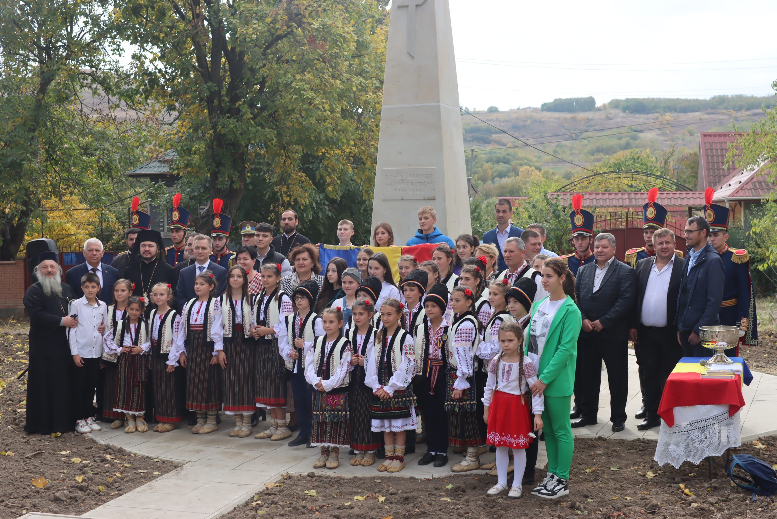 Monument închinat eroilor români din Primul Război Mondial a fost sfinţit în satul Văsieni cu binecuvântarea ÎPS Părinte Petru, Mitropolitul Basarabiei