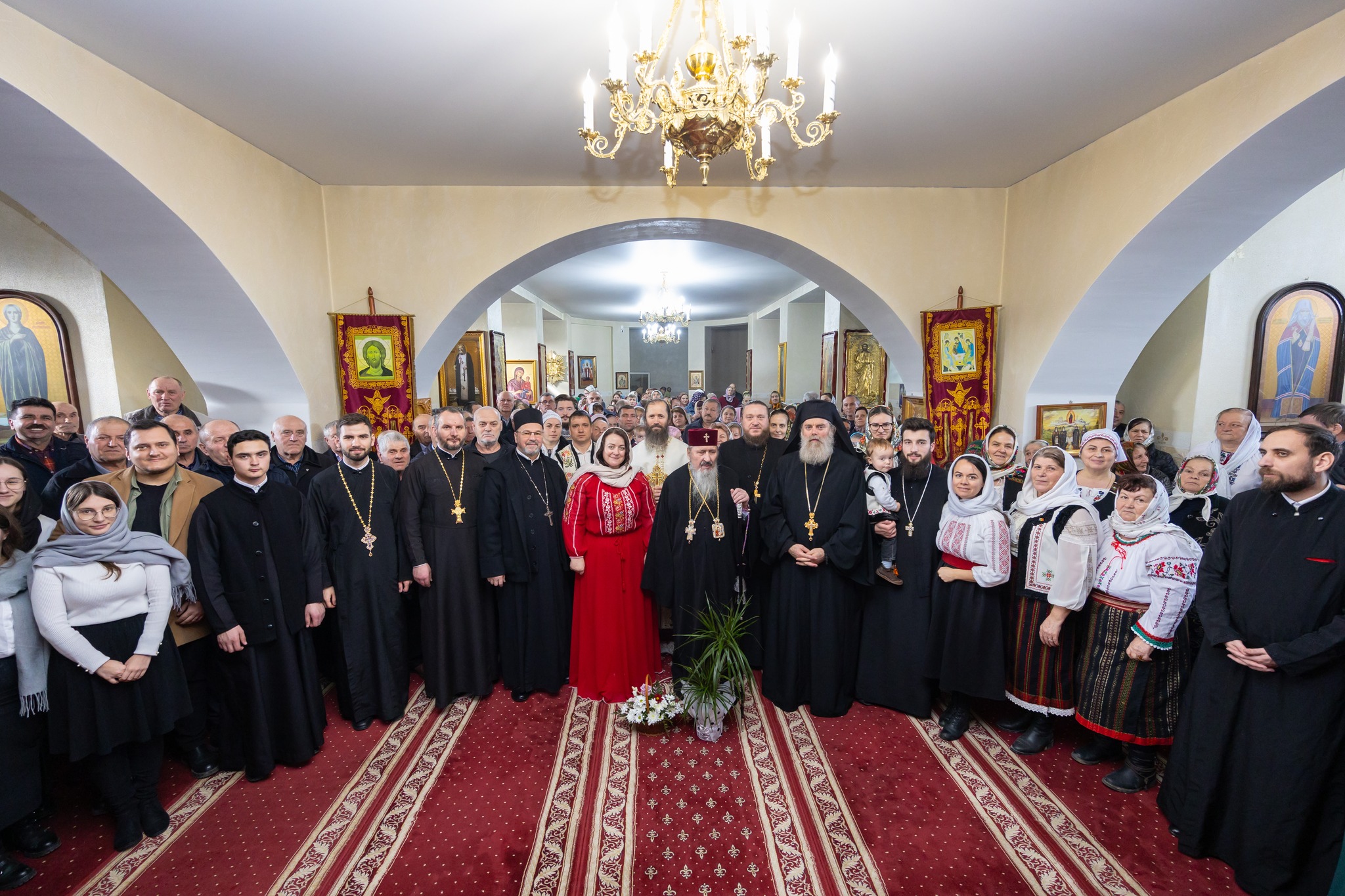 Hramul Parohiei „Sfinții Trei Ierarhi”: Un eveniment marcant în spiritualitatea comunității din Costești, Ialoveni