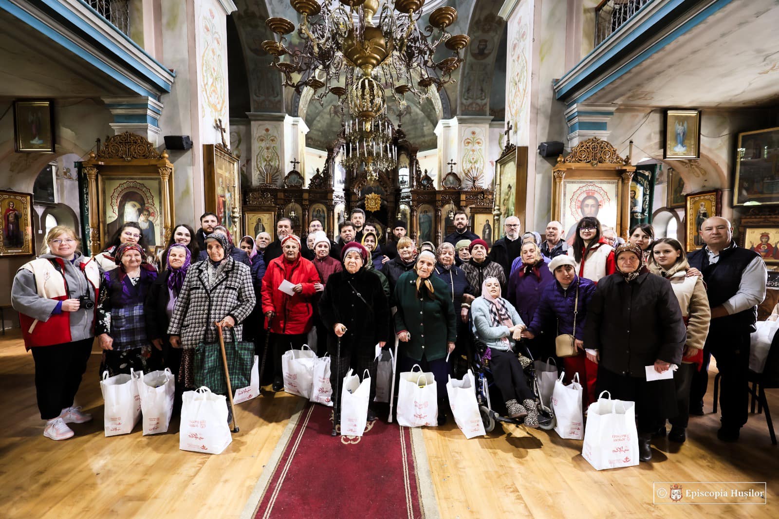 Bătrânii și copiii din Mitropolia Basarabiei primesc sprijin din partea Asociației Filantropia Ortodoxă Huși, în cadrul Campaniei de Paști