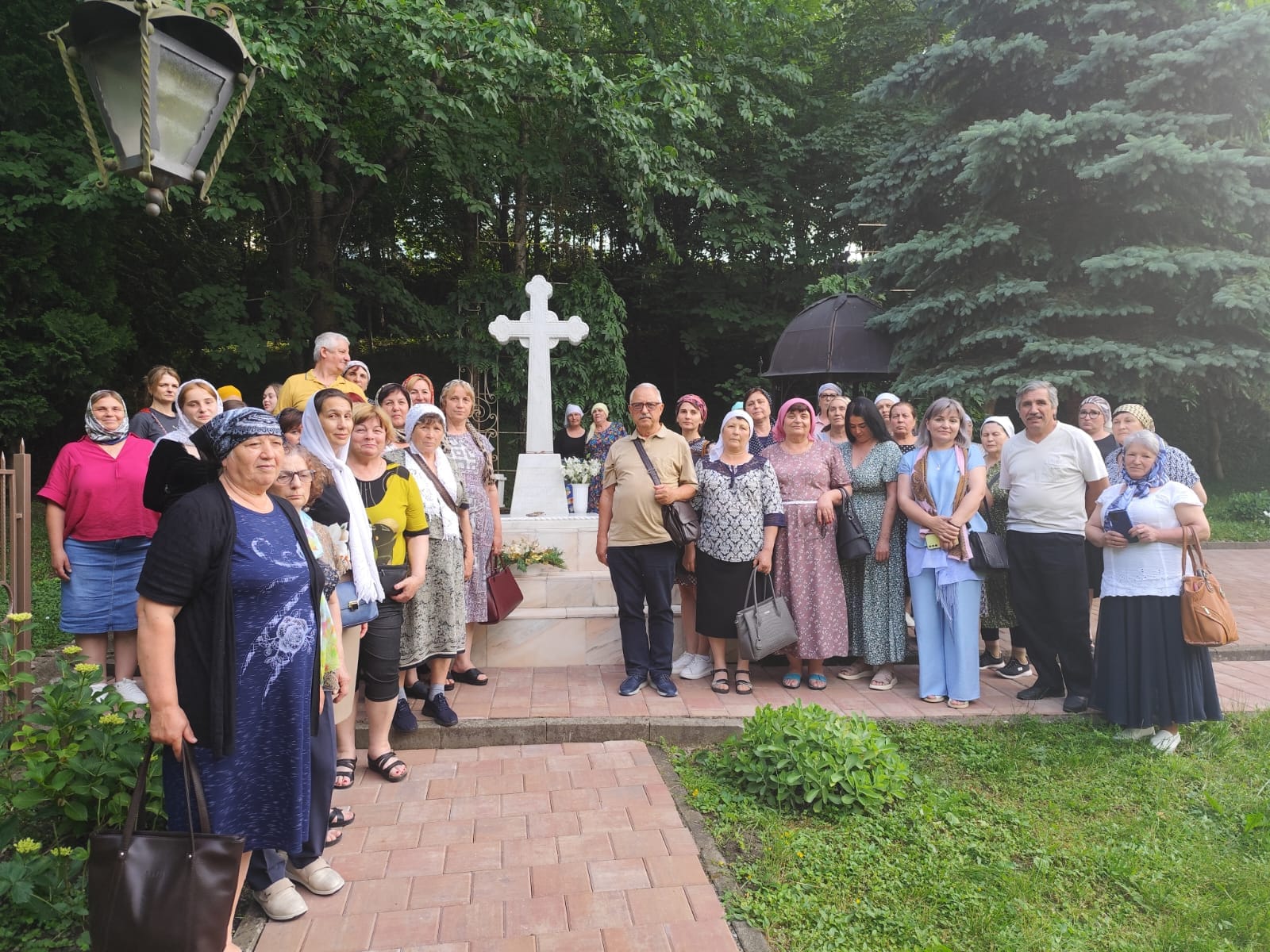 Pelerinaj la locurile sfinte din Moldova și Ardeal: Credincioșii basarabeni trăiesc momente de profundă evlavie și bucurie