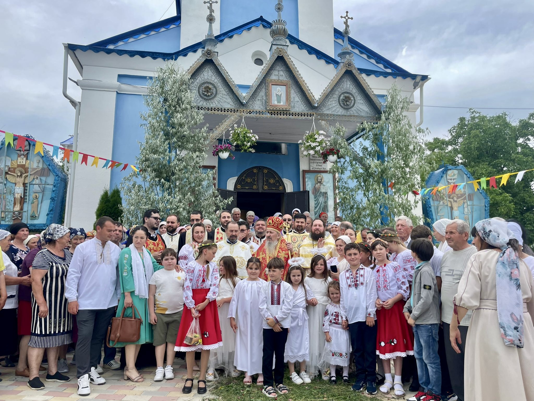 Sărbătoare de suflet la Parohia „Acoperământul Maicii Domnului” din Stolniceni. Vizita Mitropolitului Basarabiei în satul de baștină al Mitropolitului Antonie Plămădeală