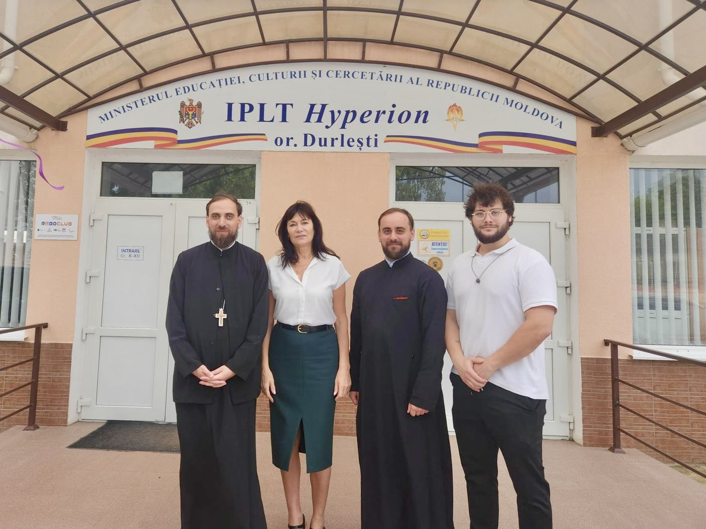 Mitropolia Basarabiei susține educația modernă în orașul Durlești cu donații de tablete digitale