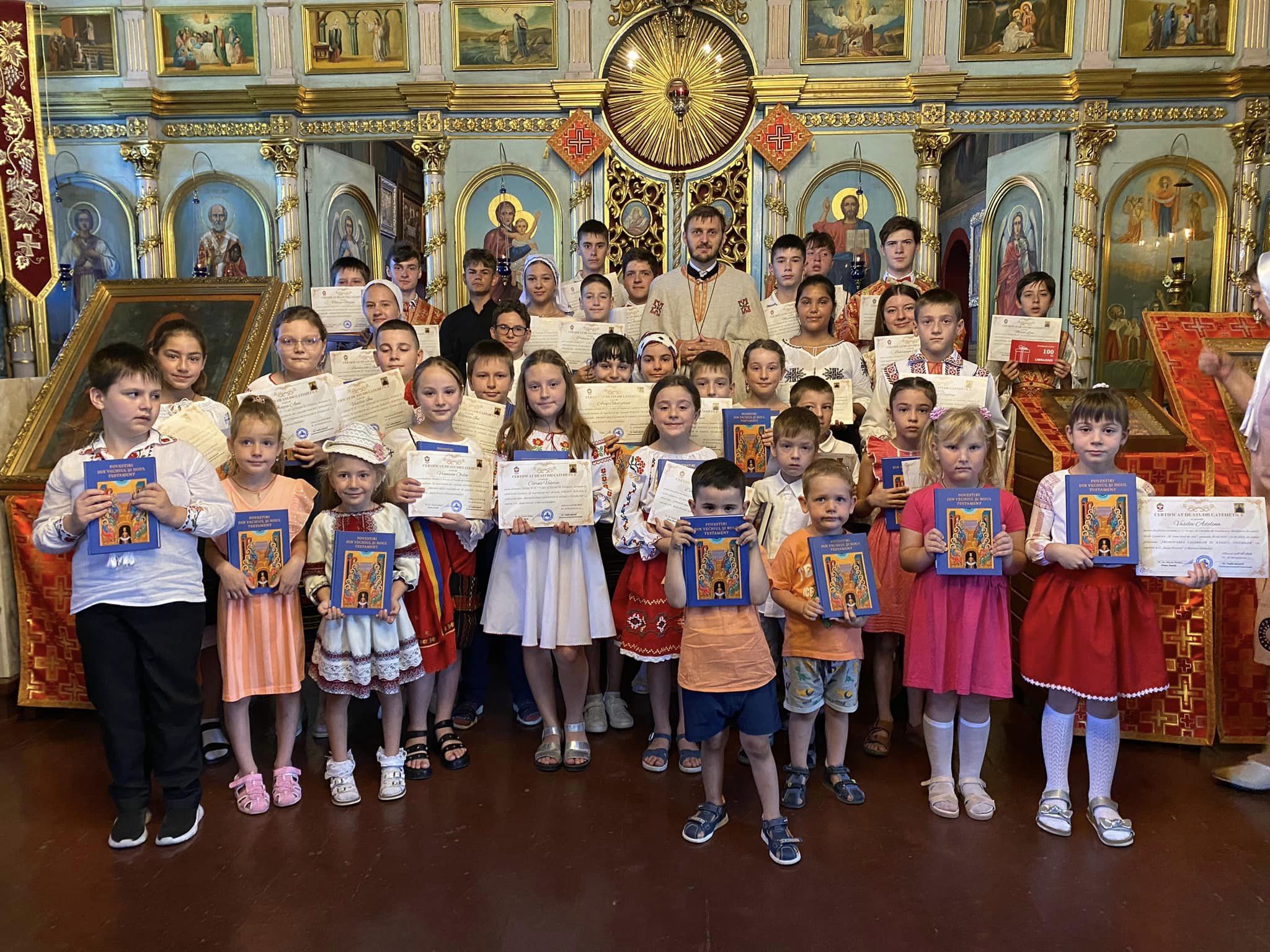 Finalizarea anului de studii catehetice la Parohia „Acoperământul Maicii Domnului” din Ghidighici