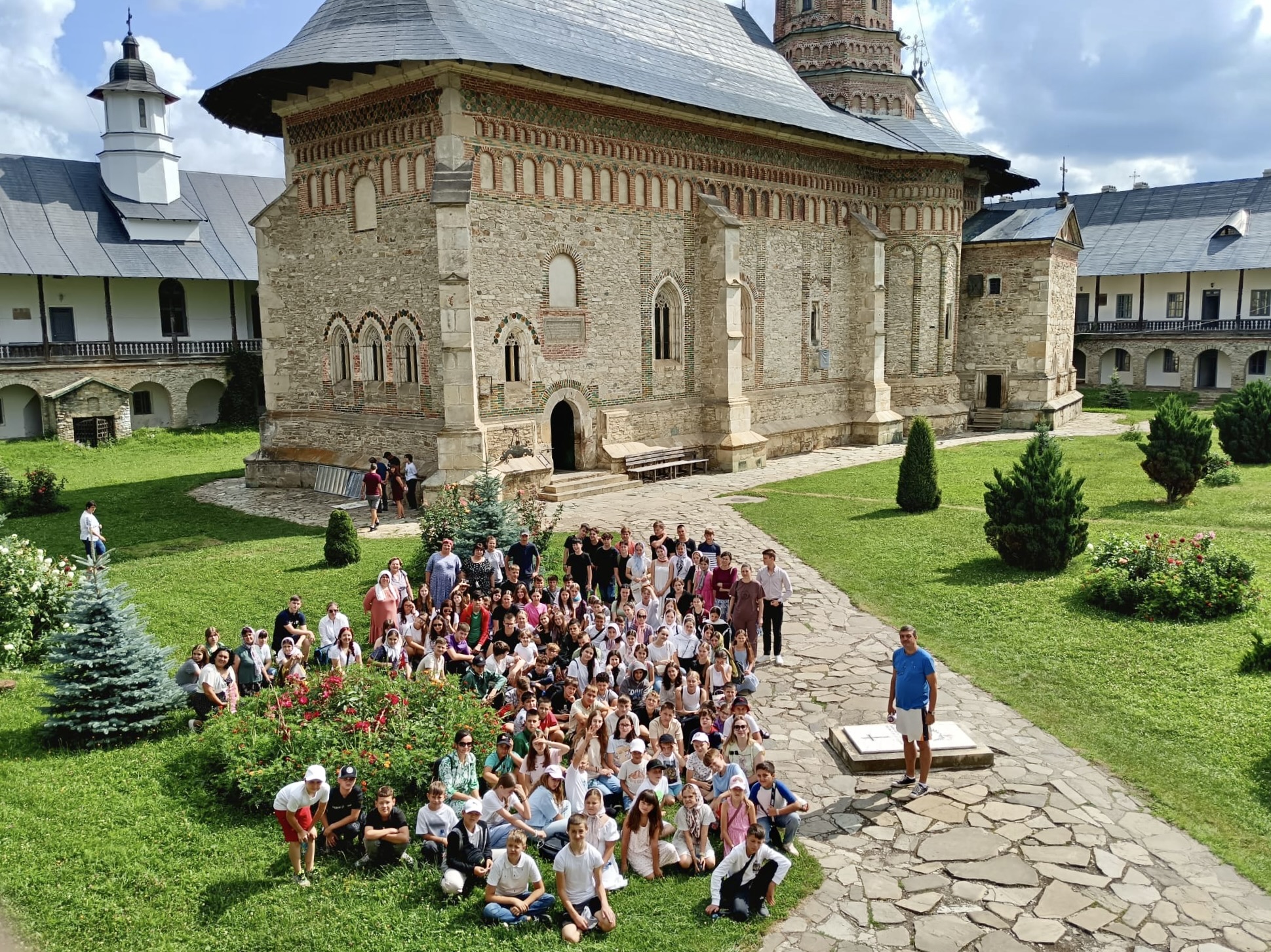 Peste 1600 de tineri din Mitropolia Basarabiei își descoperă rădăcinile și valorile românești prin Taberele ARC