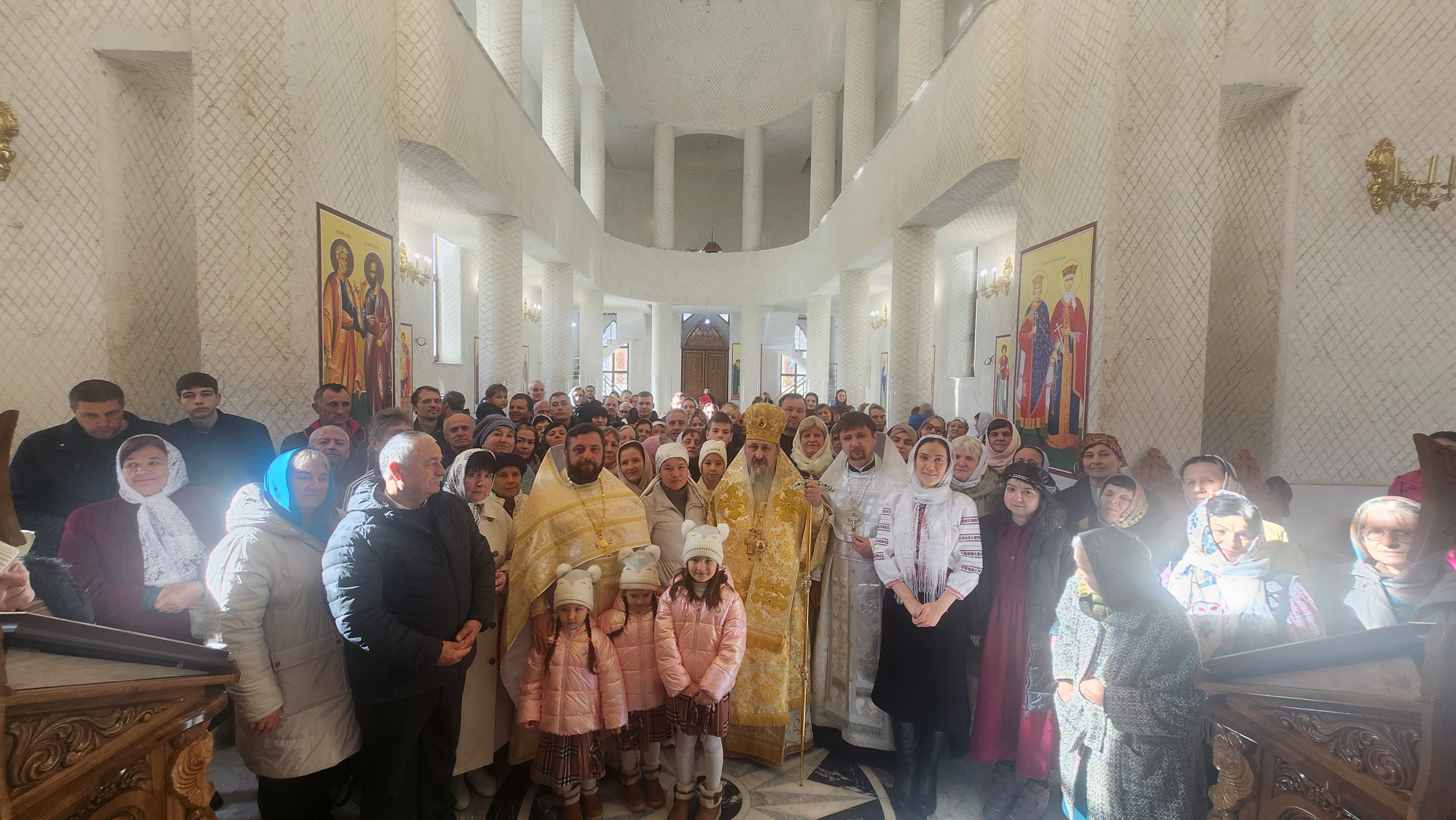 Sfânta Liturghie săvârșită de ÎPS Părinte Mitropolit Petru la Parohia „Sfântul Ioan Iacob Hozevitul” din Chișinău