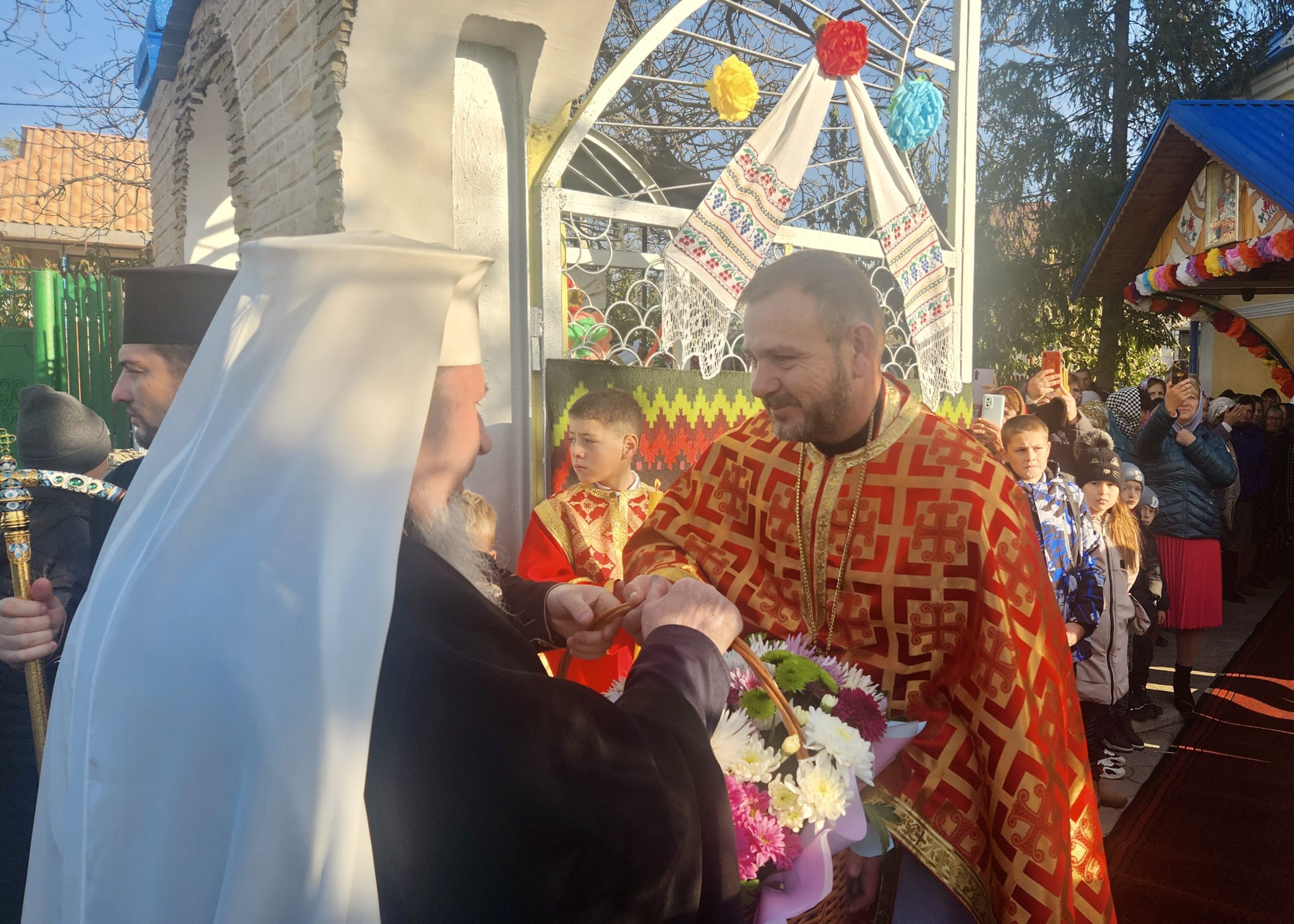 Hramul Bisericii din Roșcani: Sărbătoare închinată Sfântului Mare Mucenic Dimitrie, Izvorâtorul de Mir