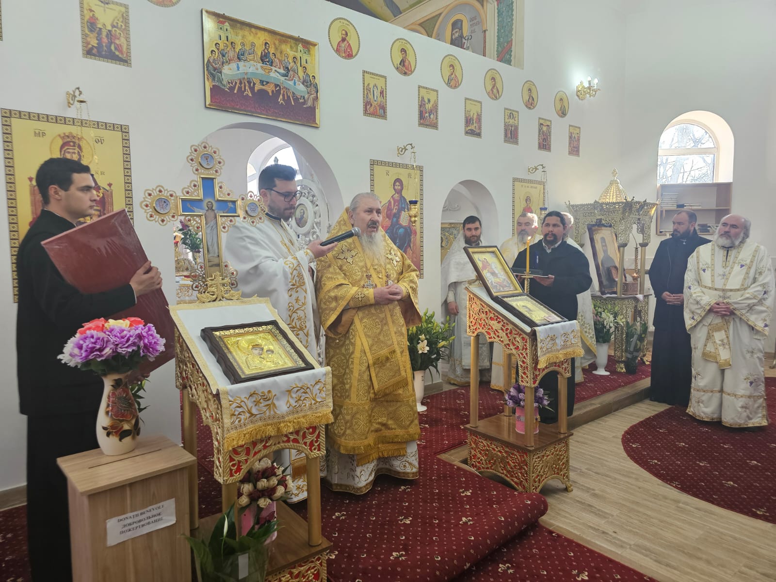 Bucurie duhovnicească la Cornești: ÎPS Mitropolit Petru a slujit Sfânta Liturghie împreună cu clerici și credincioși de pe ambele maluri ale Prutului