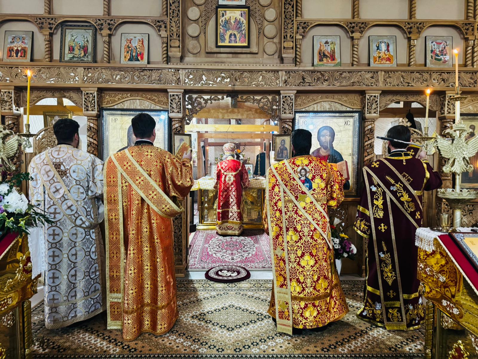 Hram cu binecuvântare arhierească la Biserica „Sfinții Trei Ierarhi” din Capitală