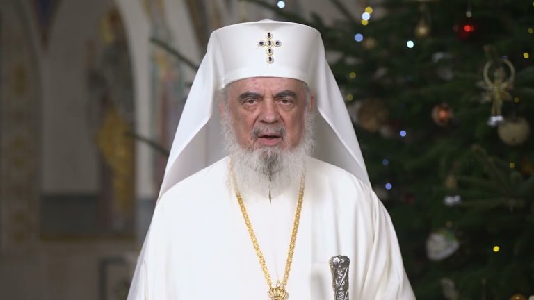 Patriarhul Daniel: „Crăciunul este sărbătoarea iubirii smerite și darnice, a păcii și a bucuriei care unesc cerul și pământul!”