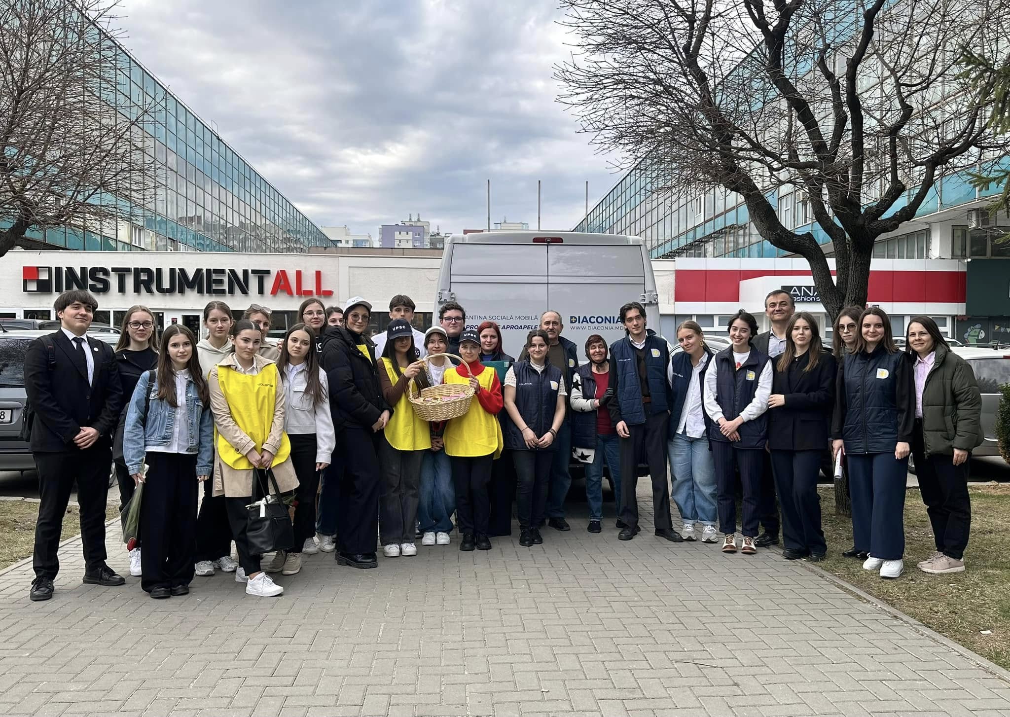 Campania „Masa Bucuriei” își reînnoiește misiunea de Paști: sprijin pentru cei mai vulnerabili