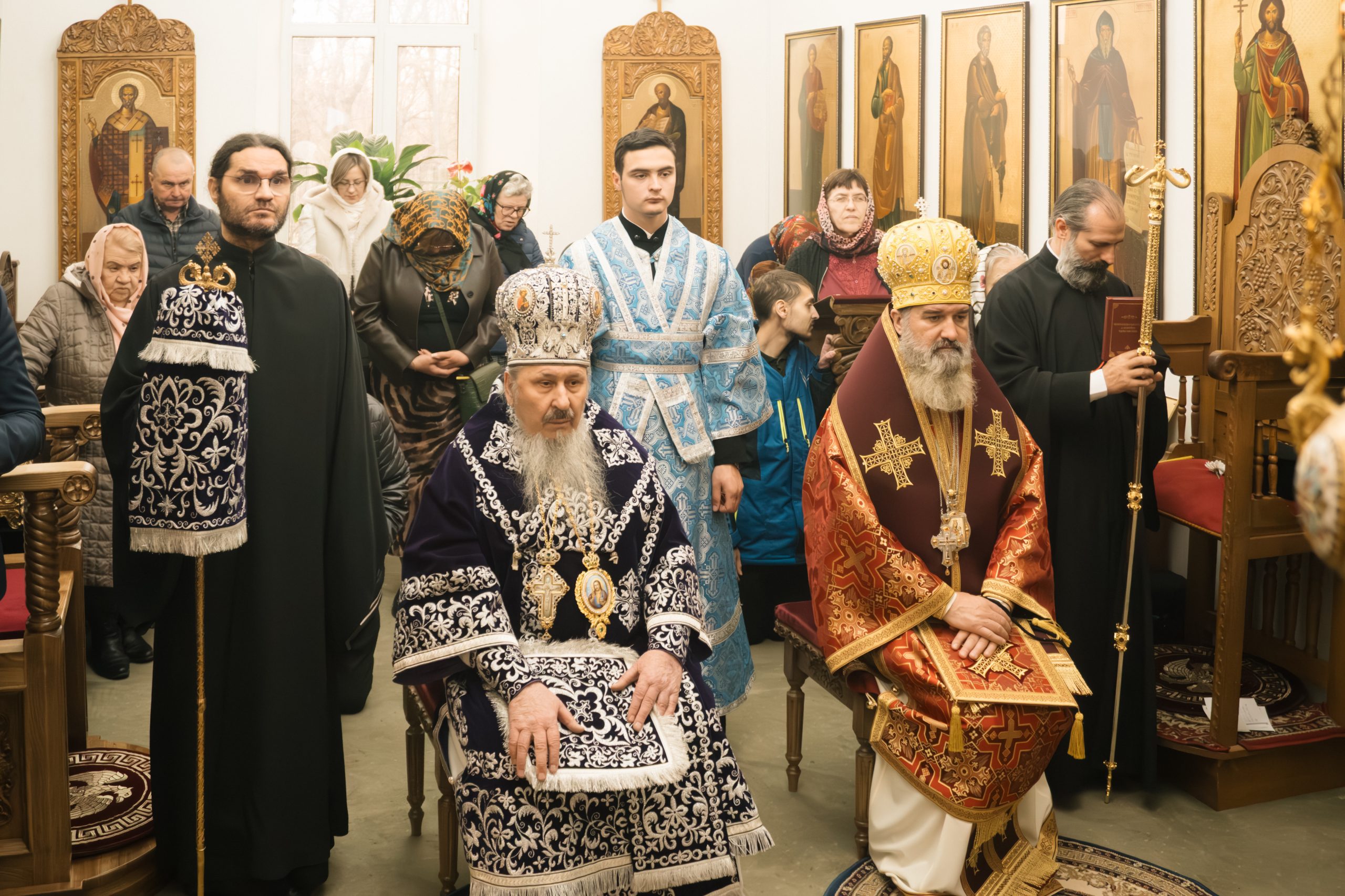 La umbra Crucii, în lumina Evangheliei – slujire arhierească la Reședința Mitropolitană, în Duminica a 3-a din Post