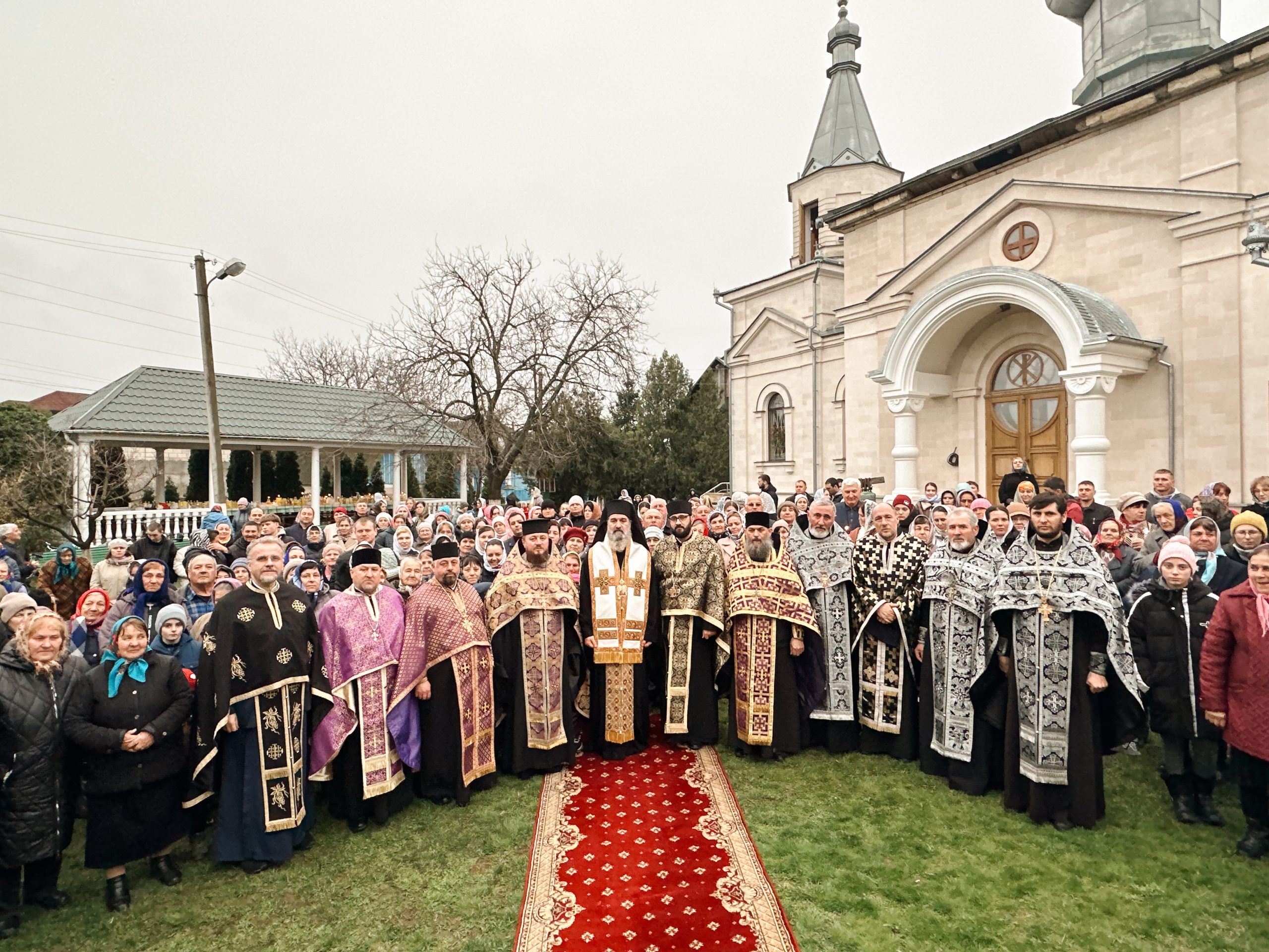 Trei protopopiate unite în rugăciune la Dubăsarii Vechi, alături de Preasfințitul Nectarie de Bogdania