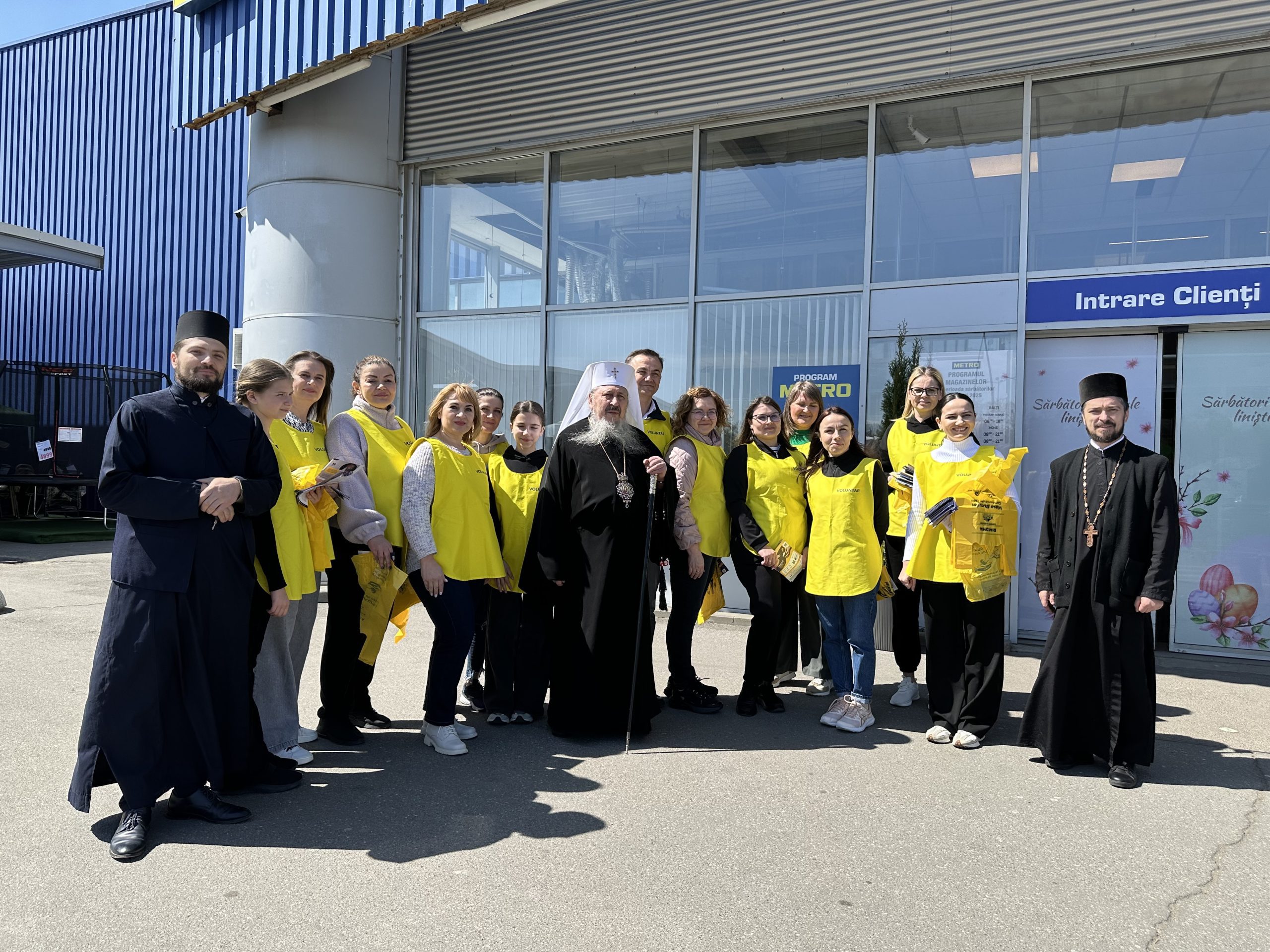 Mitropolitul Basarabiei susține prin faptă Campania „Masa Bucuriei”, fiind alături de voluntari și oameni nevoiași