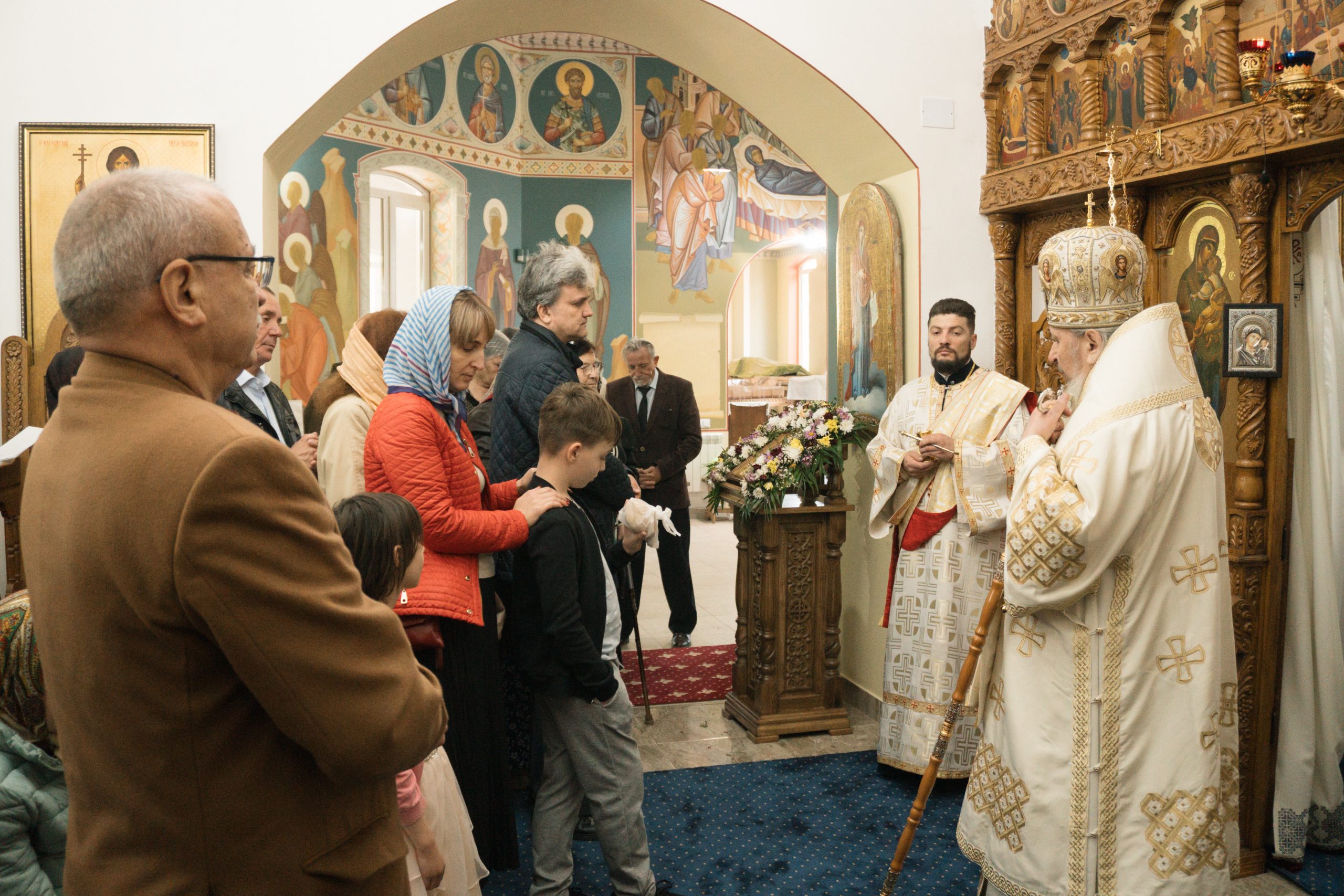 Credincioșii s-au bucurat de binecuvântarea arhierească în Duminica a 2-a după Paști, la Paraclisul Mitropolitan „Sfântul Ioan Teologul”