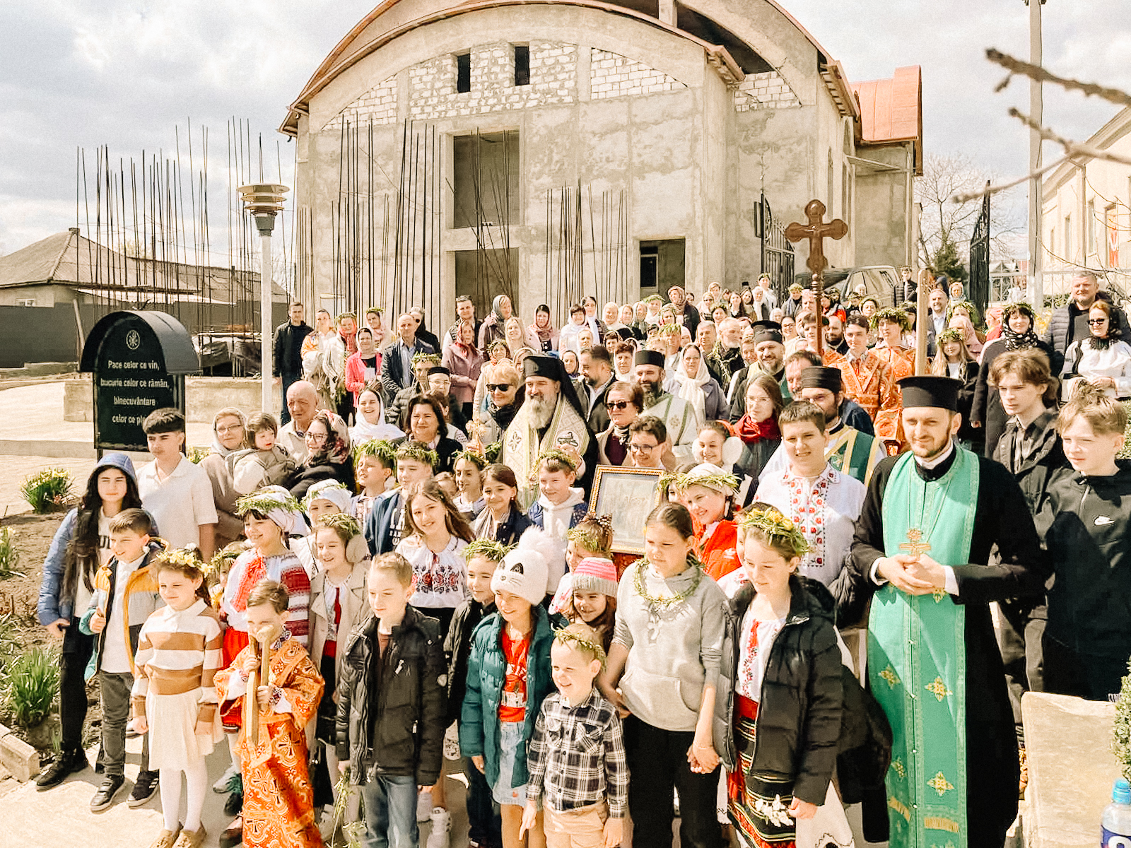 Mângâiere cerească de Florii la Ghidighici: Liturghie arhierească, sute de credincioși și bucurie deplină