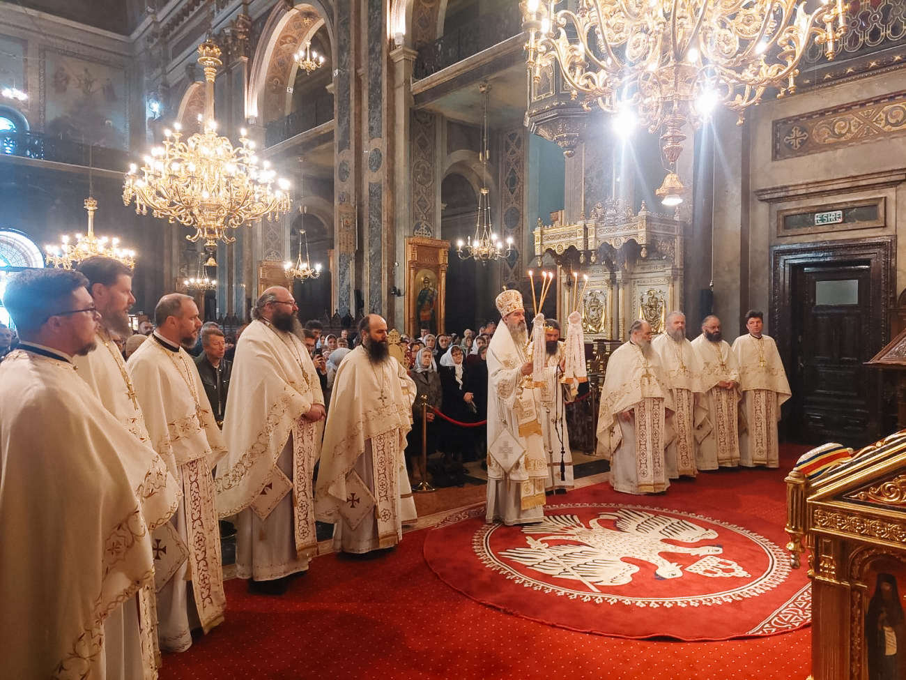 Hram la Catedrala Mitropolitană din Iași: Preasfințitul Nectarie de Bogdania a slujit cu prilejul cinstirii Sfântului Mare Mucenic Gheorghe