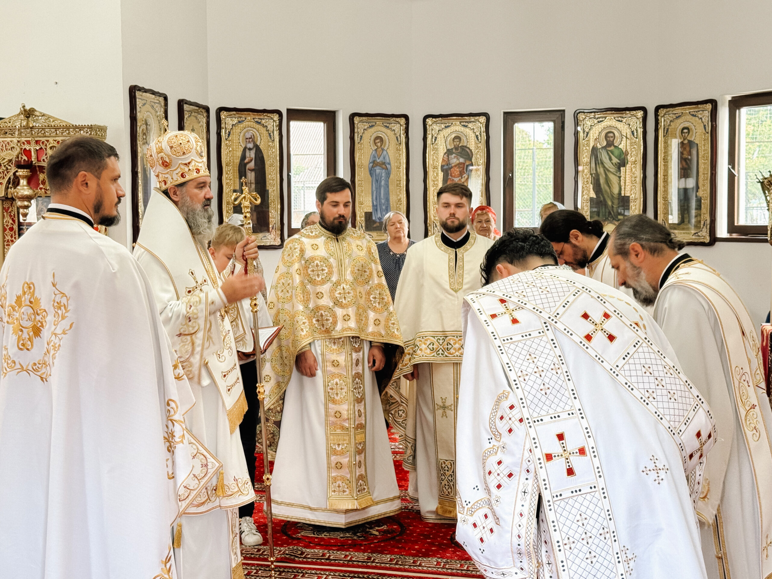 Slujire arhierească și bucurie duhovnicească în Parohia „Buna Vestire” din Sculeni, în Duminica a VII-a după Rusalii