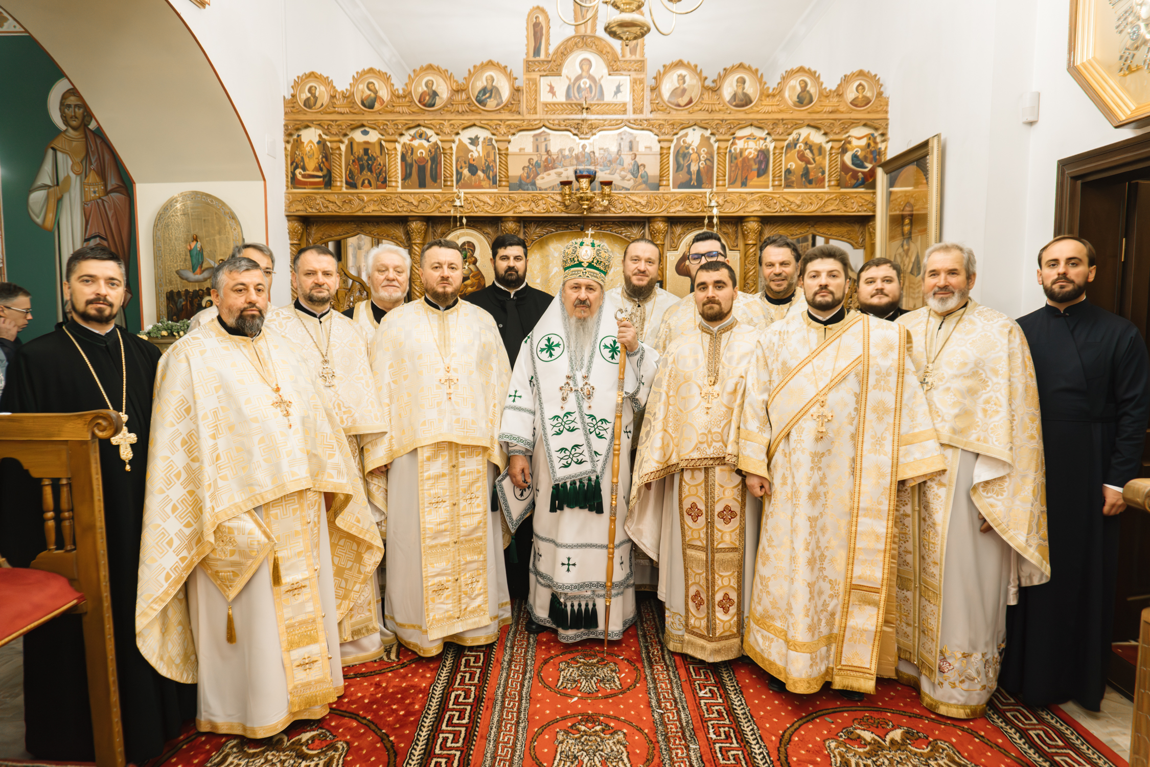 Hramul Paraclisului Mitropolitan „Sfântul Ioan Teologul” – prilej de bucurie, rugăciune și comuniune