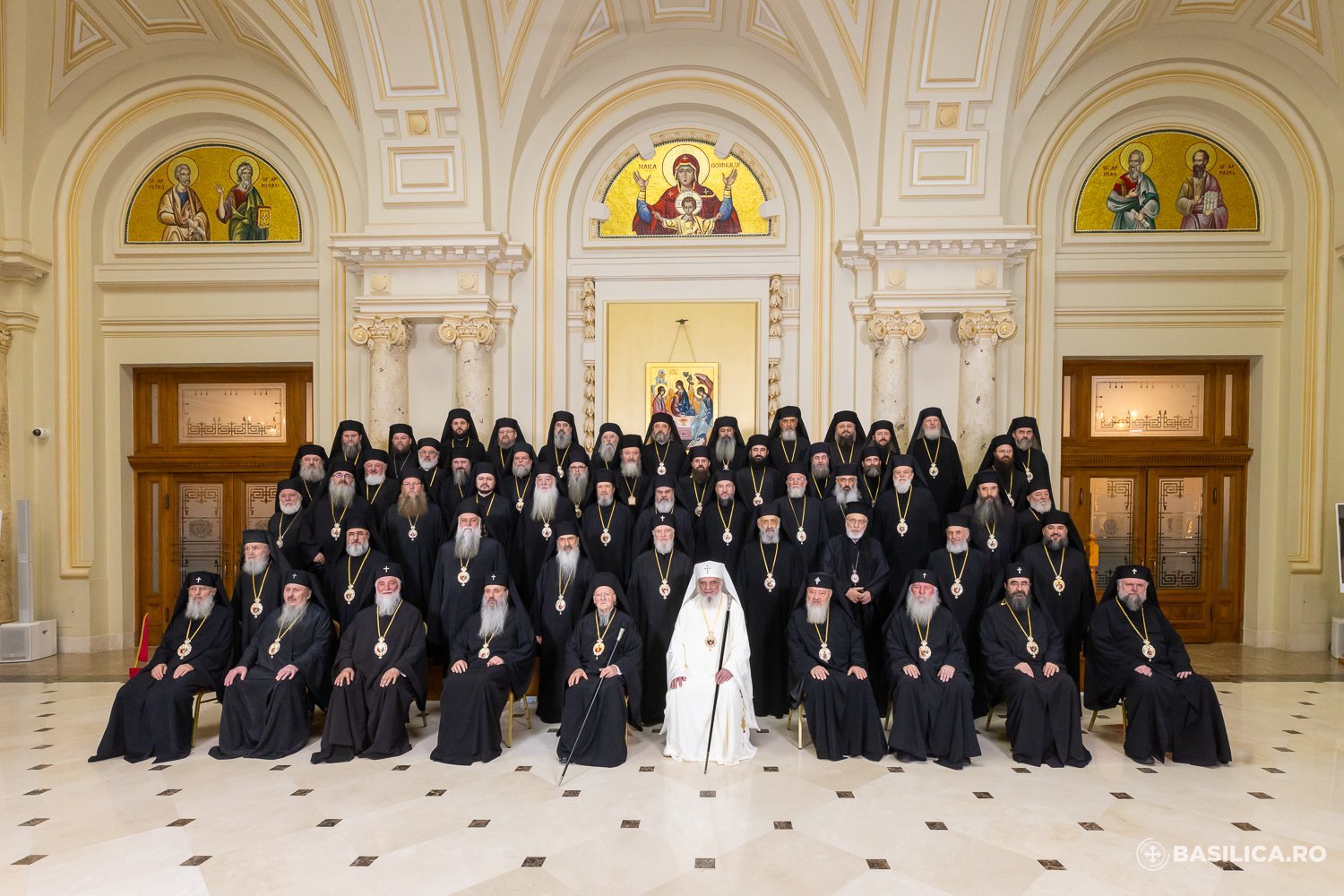 Ierarhii Mitropoliei Basarabiei, prezenți la ședința solemnă a Sfântului Sinod al Bisericii Ortodoxe Române, în Aula Magna „Teoctist Patriarhul” a Palatului Patriarhiei
