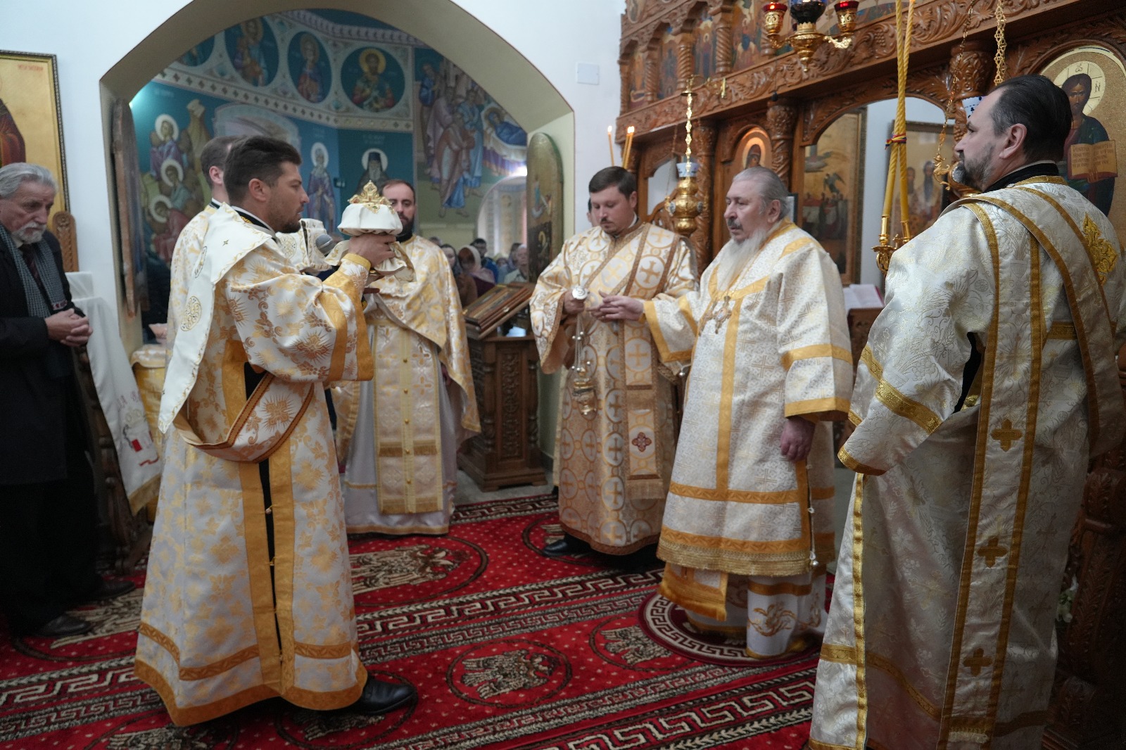 Rugăciune și comuniune euharistică în Duminica a 24-a după Rusalii, la Paraclisul mitropolitan „Sfântul Ioan Teologul”