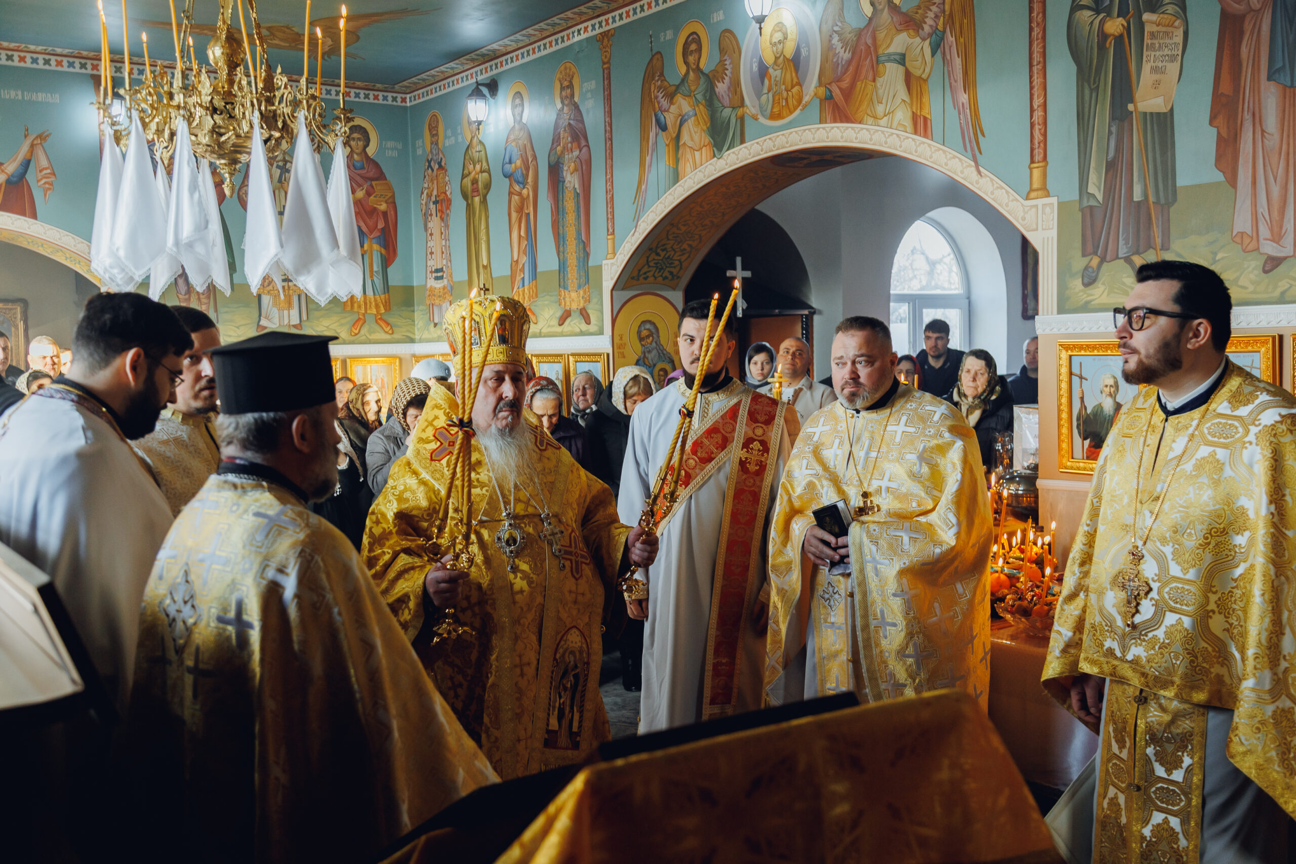 Sub ocrotirea Sfântului Nicolae: slujire arhierească, hirotonie și rugăciune comunitară la Peresecina