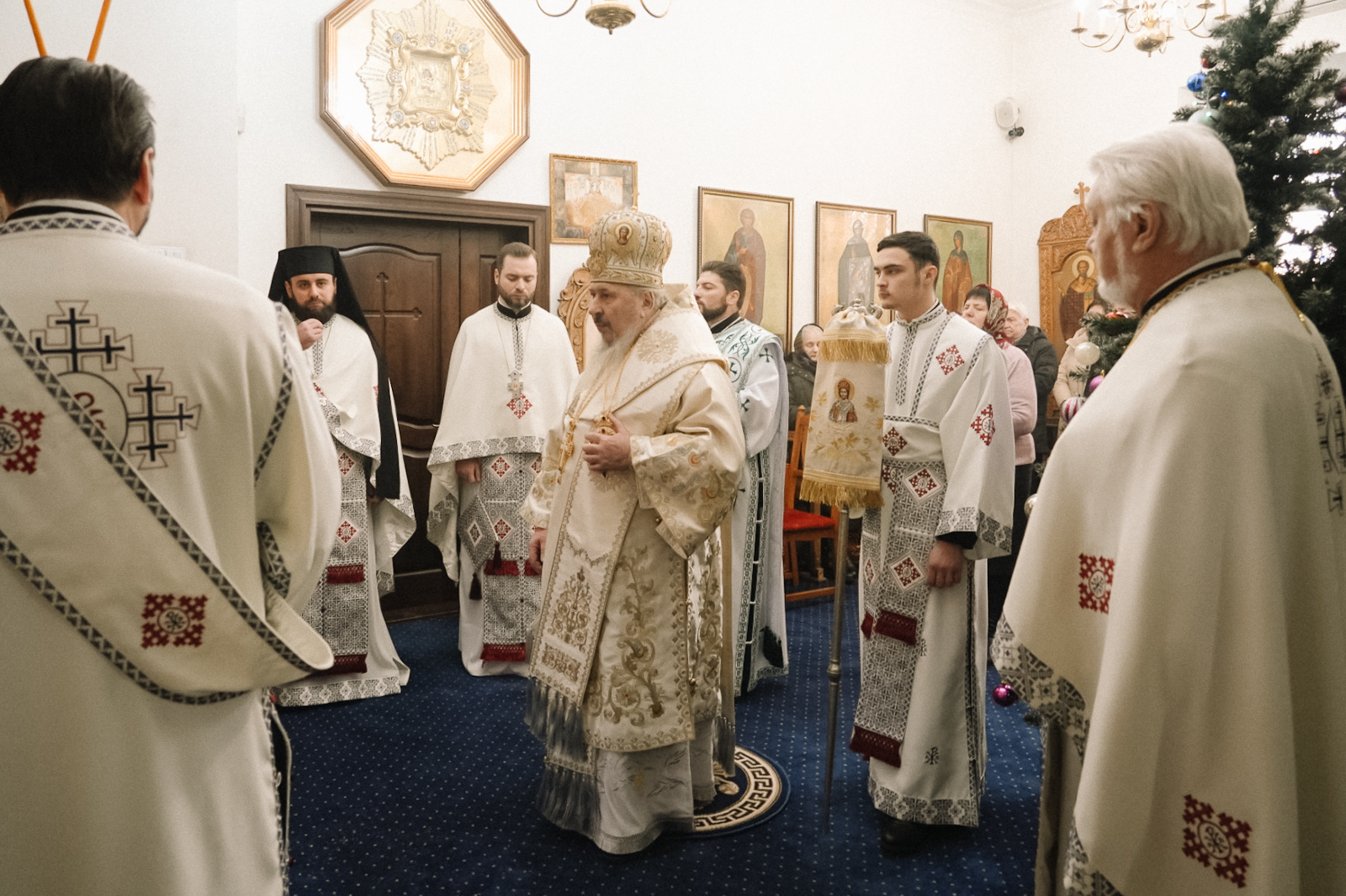 Liturghie arhierească și Sfințirea cea Mare a apei, la Paraclisul Mitropolitan „Sfântul Ioan Teologul”, în Ajunul Botezului Domnului