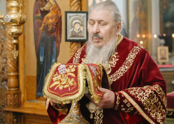 Duminica Sfintei Cruci, prăznuită la Paraclisul Mitropolitan din Chișinău prin slujire arhierească și cuvânt de întărire sufletească