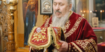 Duminica Sfintei Cruci, prăznuită la Paraclisul Mitropolitan din Chișinău prin slujire arhierească și cuvânt de întărire sufletească