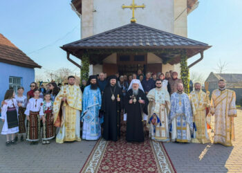 Sărbătoare arhierească la Slobozia Mare: ÎPS Petru și PS Veniamin împreună în rugăciune cu comunitatea parohială