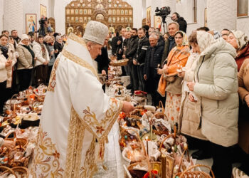 Sute de credincioși au participat la Slujba Învierii Domnului, săvârșită de Mitropolitul Basarabiei la Biserica „Sfântul Ioan Iacob Hozevitul” din Chișinău