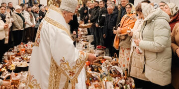 Sute de credincioși au participat la Slujba Învierii Domnului, săvârșită de Mitropolitul Basarabiei la Biserica „Sfântul Ioan Iacob Hozevitul” din Chișinău