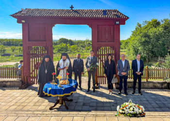 Prim-ministrul României, dl. Ilie Bolojan, a vizitat Mănăstirea Eroilor și Cimitirul de Onoare al Ostașilor Români de la Țiganca