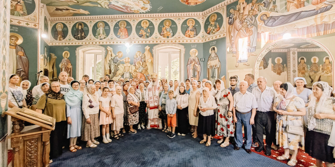 Prima Sfântă Liturghie a Mitropolitului Antonie la Paraclisul Mitropolitan după întronizare: rugăciune pentru unitatea Bisericii și începutul unei noi etape de slujire