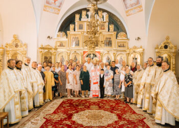 ÎPS Antonie, în mijlocul clericilor din Protopopiatul Călărași, la biserica în care a slujit Sfântul Preot Mărturisitor Alexandru din Basarabia