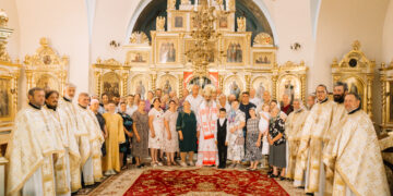 ÎPS Antonie, în mijlocul clericilor din Protopopiatul Călărași, la biserica în care a slujit Sfântul Preot Mărturisitor Alexandru din Basarabia