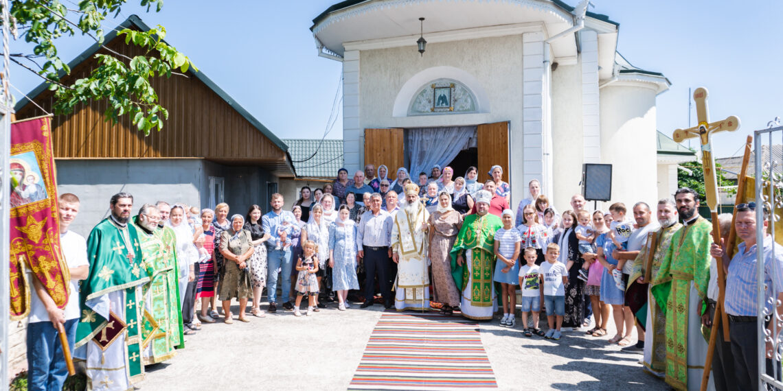 Hramul Parohiei Vărvăreuca, sărbătorit prin Sfânta Liturghie arhierească: Mitropolitul Antonie a vorbit despre familia creștină și chemarea fiecărui om la sfințenie