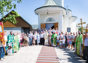 Hramul Parohiei Vărvăreuca, sărbătorit prin Sfânta Liturghie arhierească: Mitropolitul Antonie a vorbit despre familia creștină și chemarea fiecărui om la sfințenie