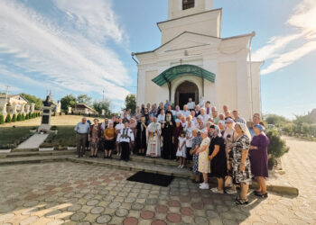 Sfântul Mare Mucenic și Tămăduitor Pantelimon, cinstit de comunitatea parohială din Sadova prin Liturghie arhierească