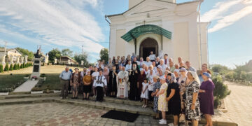 Sfântul Mare Mucenic și Tămăduitor Pantelimon, cinstit de comunitatea parohială din Sadova prin Liturghie arhierească