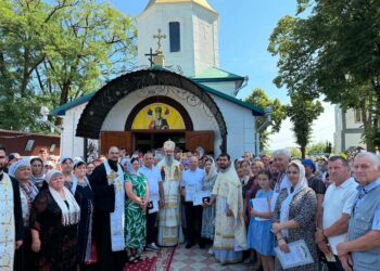 Prima vizită arhierească a PS Nectarie de Bogdania la Cetireni: Liturghie și sfințirea noii clopotnițe