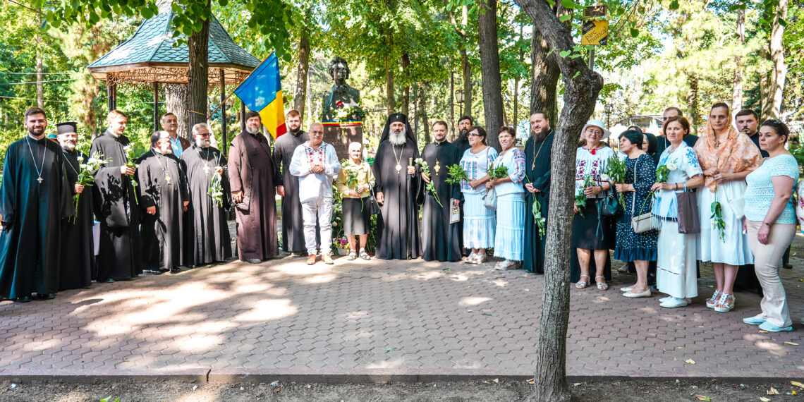 Mitropolitul Antonie, în mijlocul poporului din Chișinău de Ziua Limbii Române: binecuvântări, dialog și recunoștință pe Aleea Clasicilor