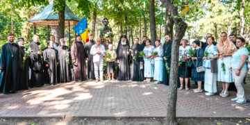 Mitropolitul Antonie, în mijlocul poporului din Chișinău de Ziua Limbii Române: binecuvântări, dialog și recunoștință pe Aleea Clasicilor